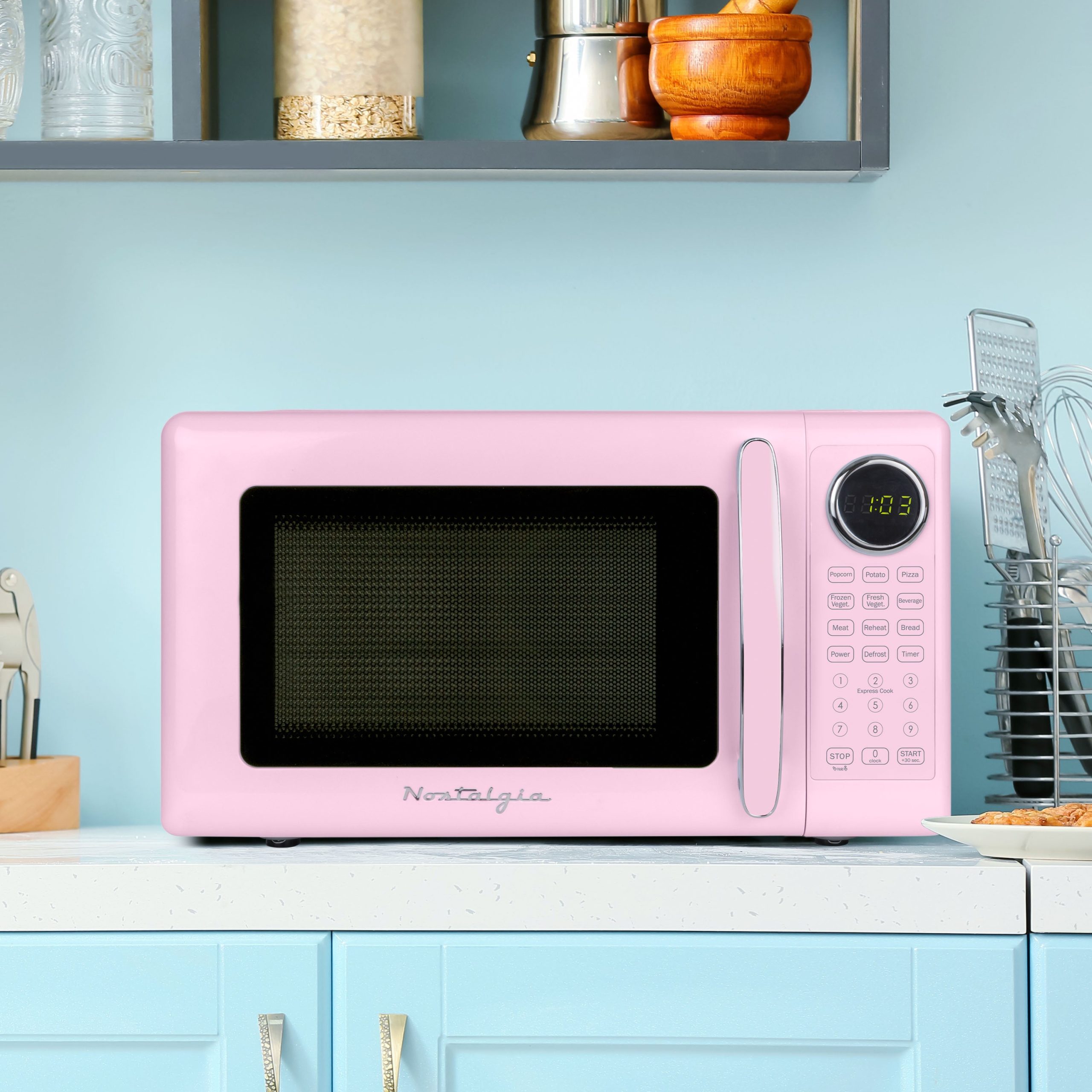 Nostalgia Retro 700W Microwave Oven – 0.7 Cu Ft Capacity - Image 13